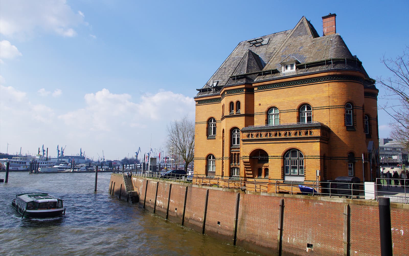 Hamburg Thriller Tour: Most Exciting Crime Scenes and City Hotspots