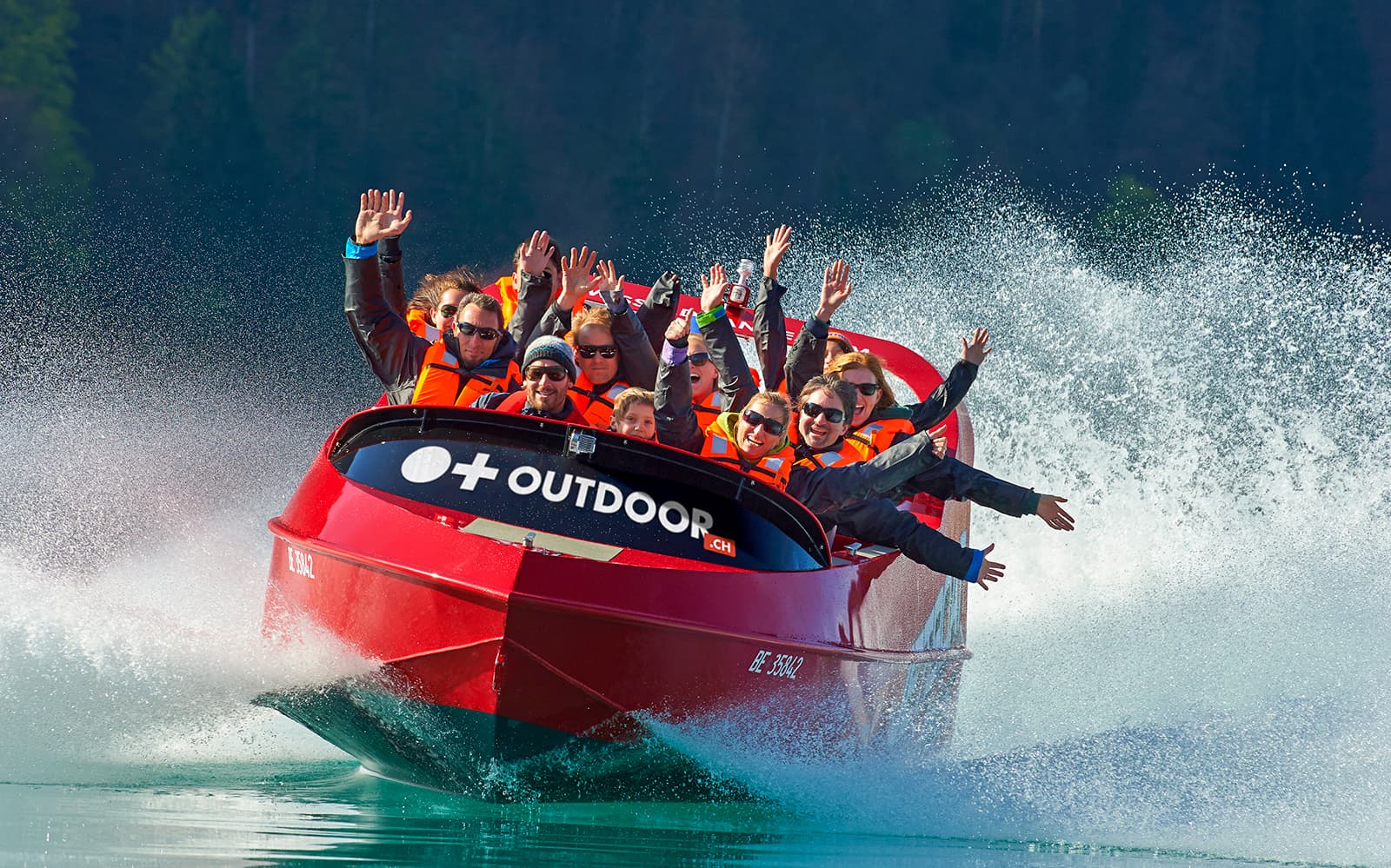 Lake Brienz Jetboat Tickets in Interlaken - Features | TickYourList