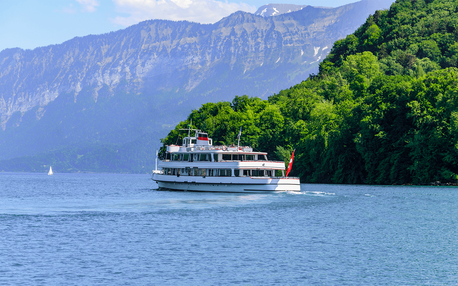 Lake Thun & Lake Brienz Cruise Day Pass tickets in Interlaken - Features | TickYourList