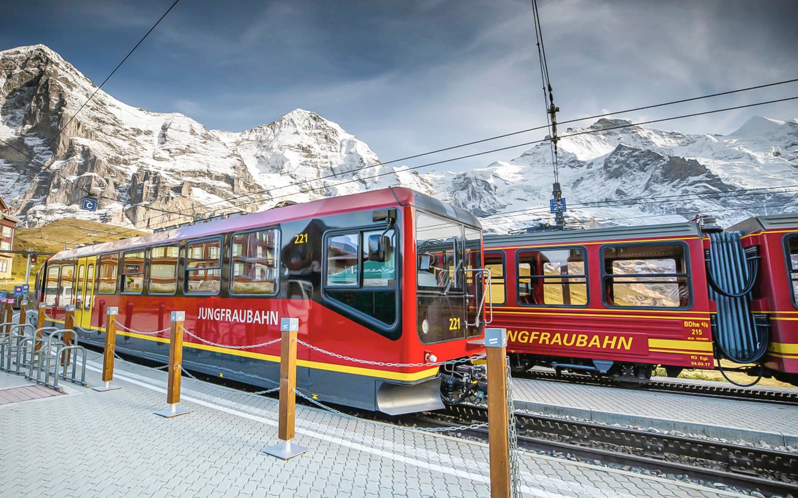 Round-Trip Tickets To Jungfraujoch by Eiger Express & Jungfrau Railway in Interlaken - Features | TickYourList