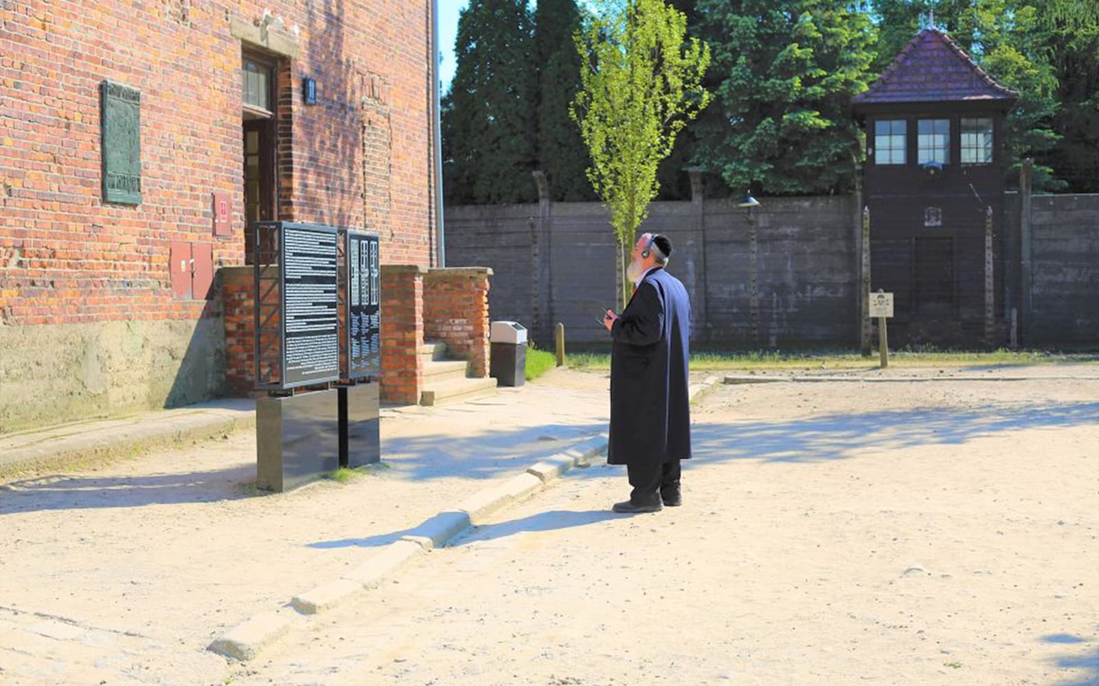 Fast-Track Entry Pass & Tour: Auschwitz-Birkenau Museum