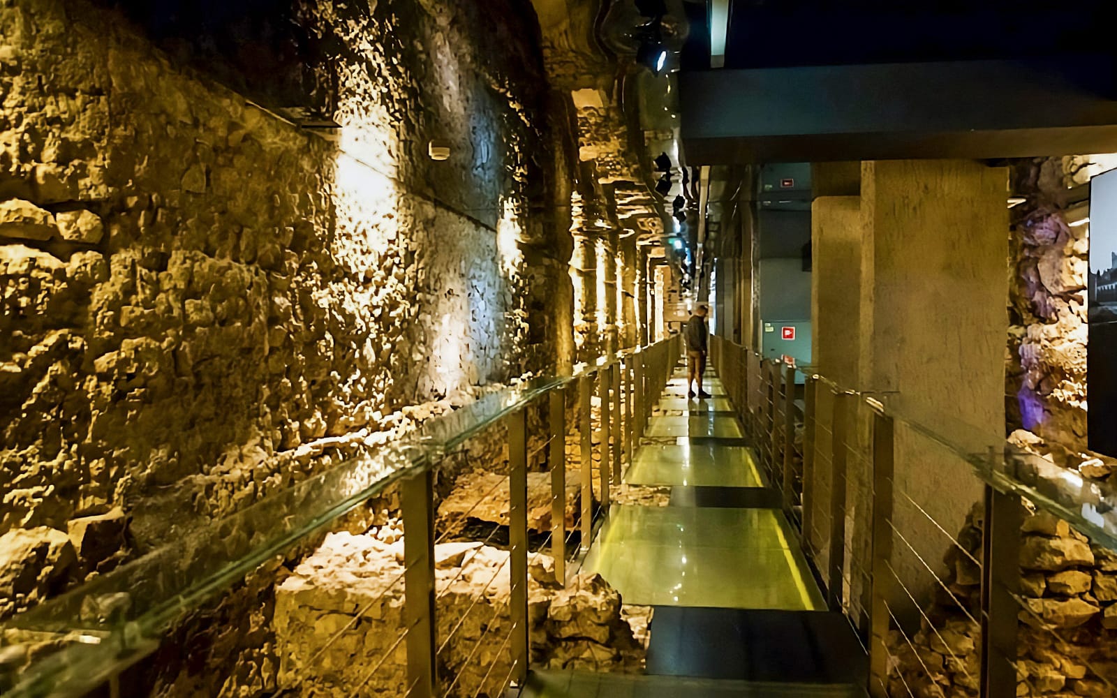 Krakow Old Town: St. Mary's Basilica and Rynek Underground Guided Tour tickets in Krakow - Features | TickYourList