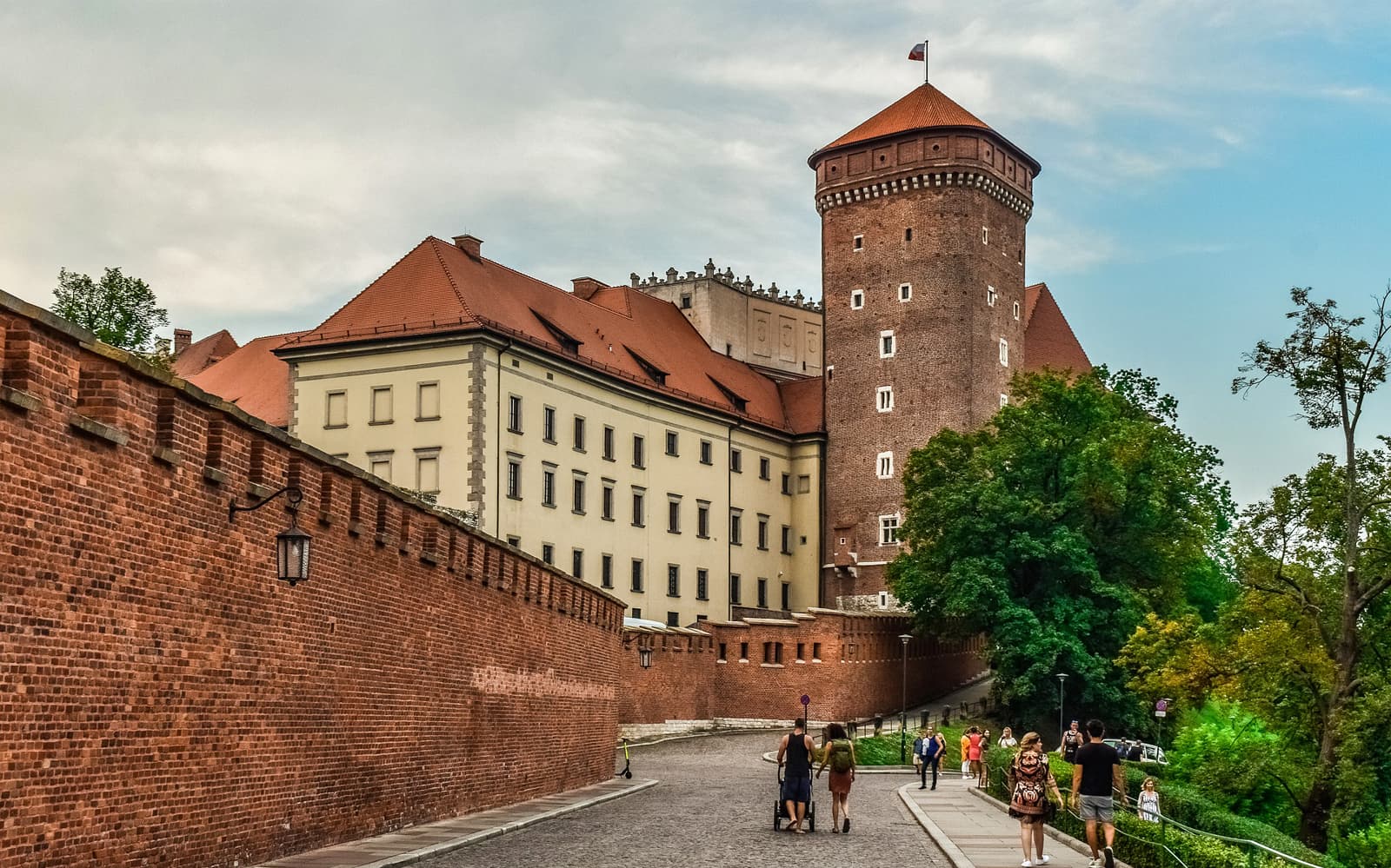 Wawel Hill: Surroundings Tour with Audio Guide