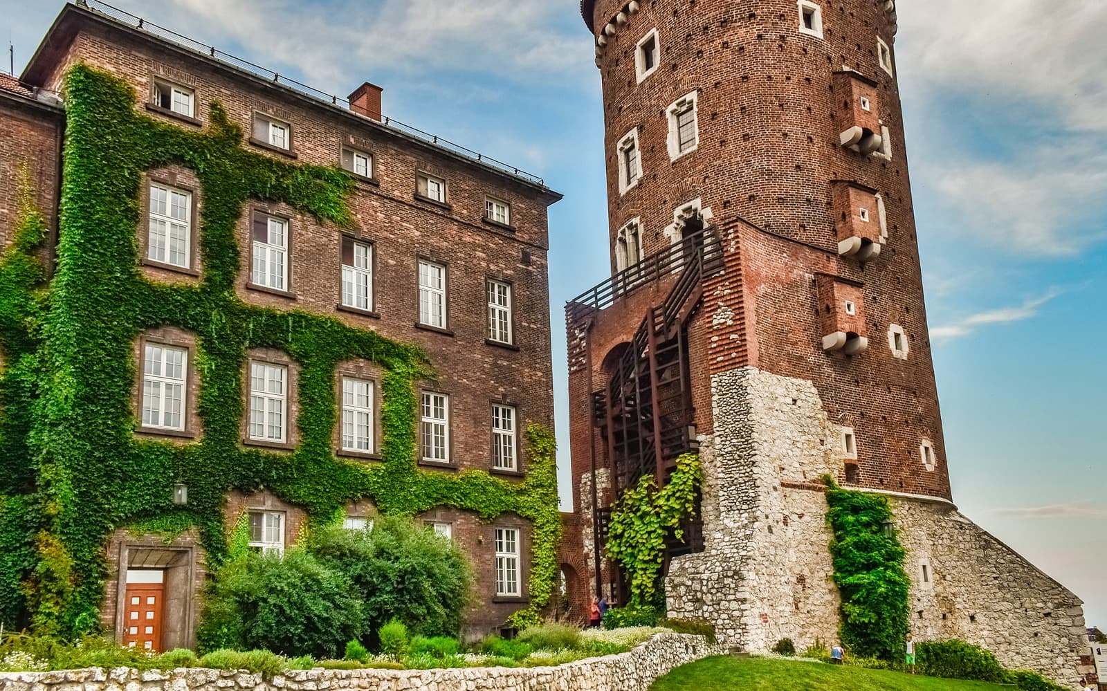 Wawel Hill: Surroundings Tour with Audio Guide tickets in Krakow - Full Experience | TickYourList