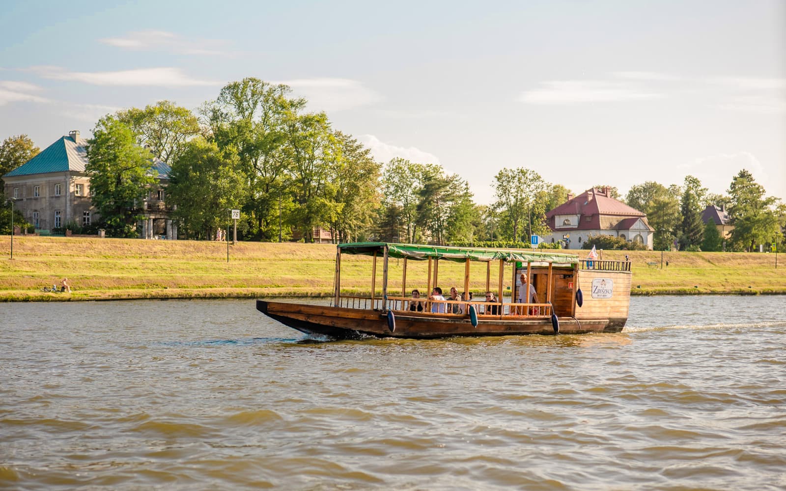 1-Hr Morning Traditional Boat Ride on Vistula River with Audio Guide