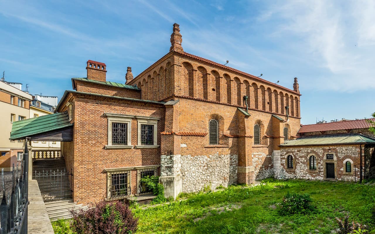 Walking Tour of Jewish Quarter Kazimierz with Optional Old Synagogue Tickets