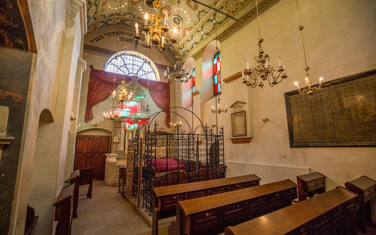 Walking Tour of Jewish Quarter Kazimierz with Optional Old Synagogue Tickets in Krakow - Highlights | TickYourList