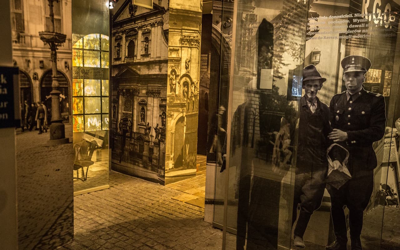 Krakow: River Cruise on Catamaran with Audio Guide & Płaszów Concentration Camp Guided Tour tickets in Krakow - Highlights | TickYourList