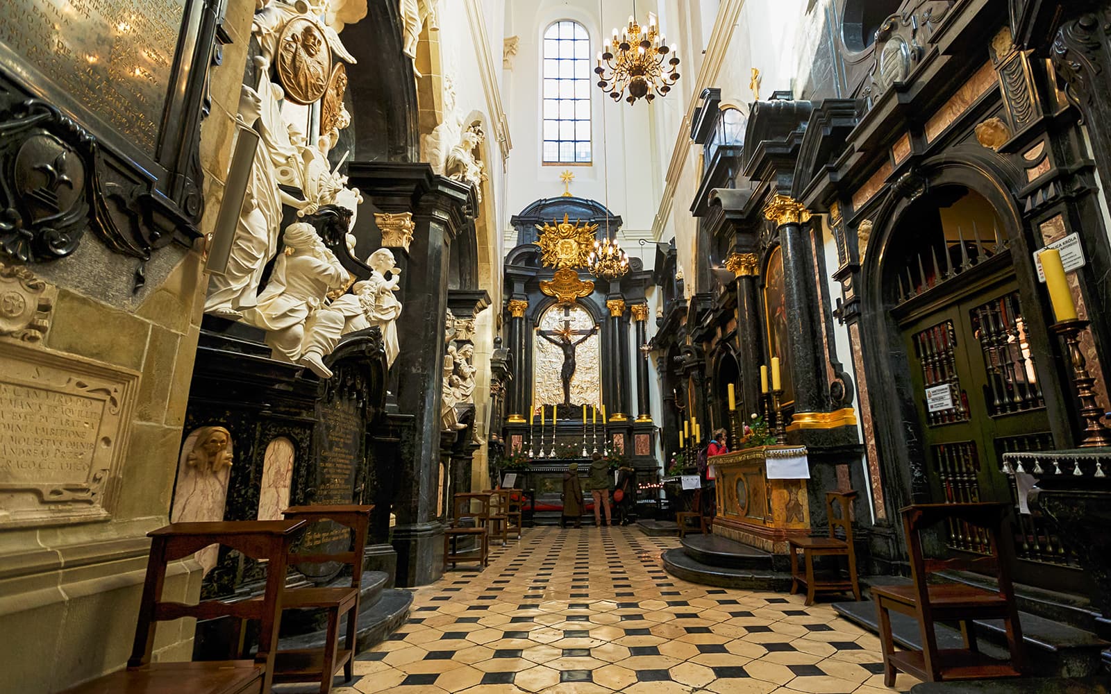 Wawel Cathedral, Old Town & St. Mary’s Basilica Guided Tour tickets in Krakow - Features | TickYourList