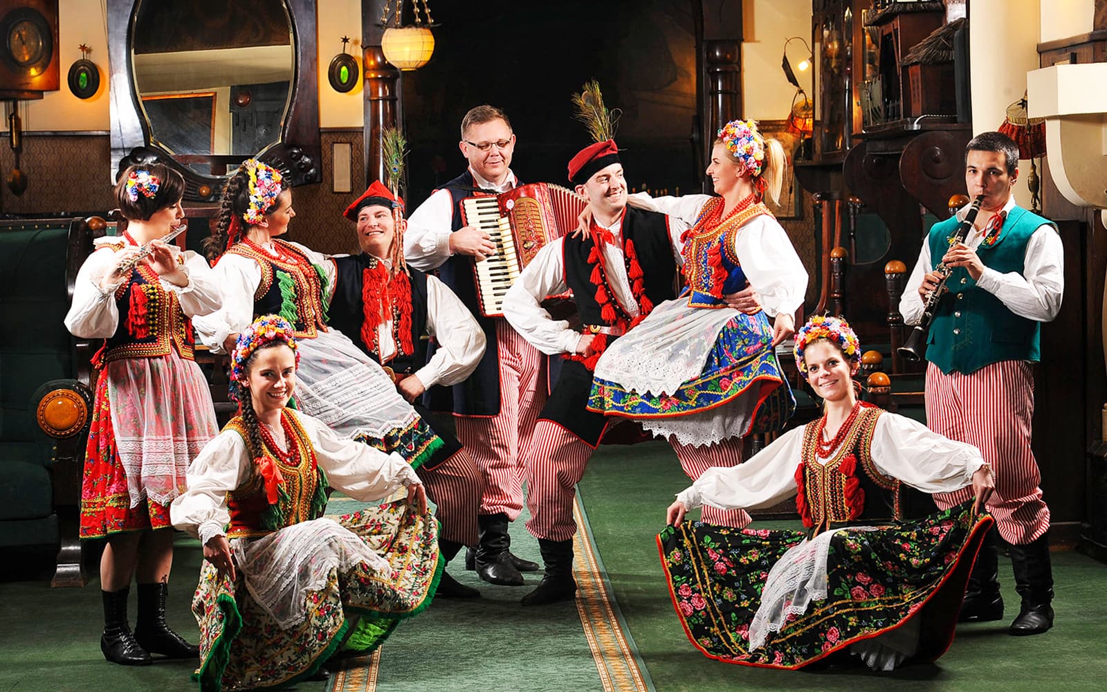 Tickets to Folk Show & 3-Course Dinner at Jama Michalika Cafe in Krakow - Features | TickYourList