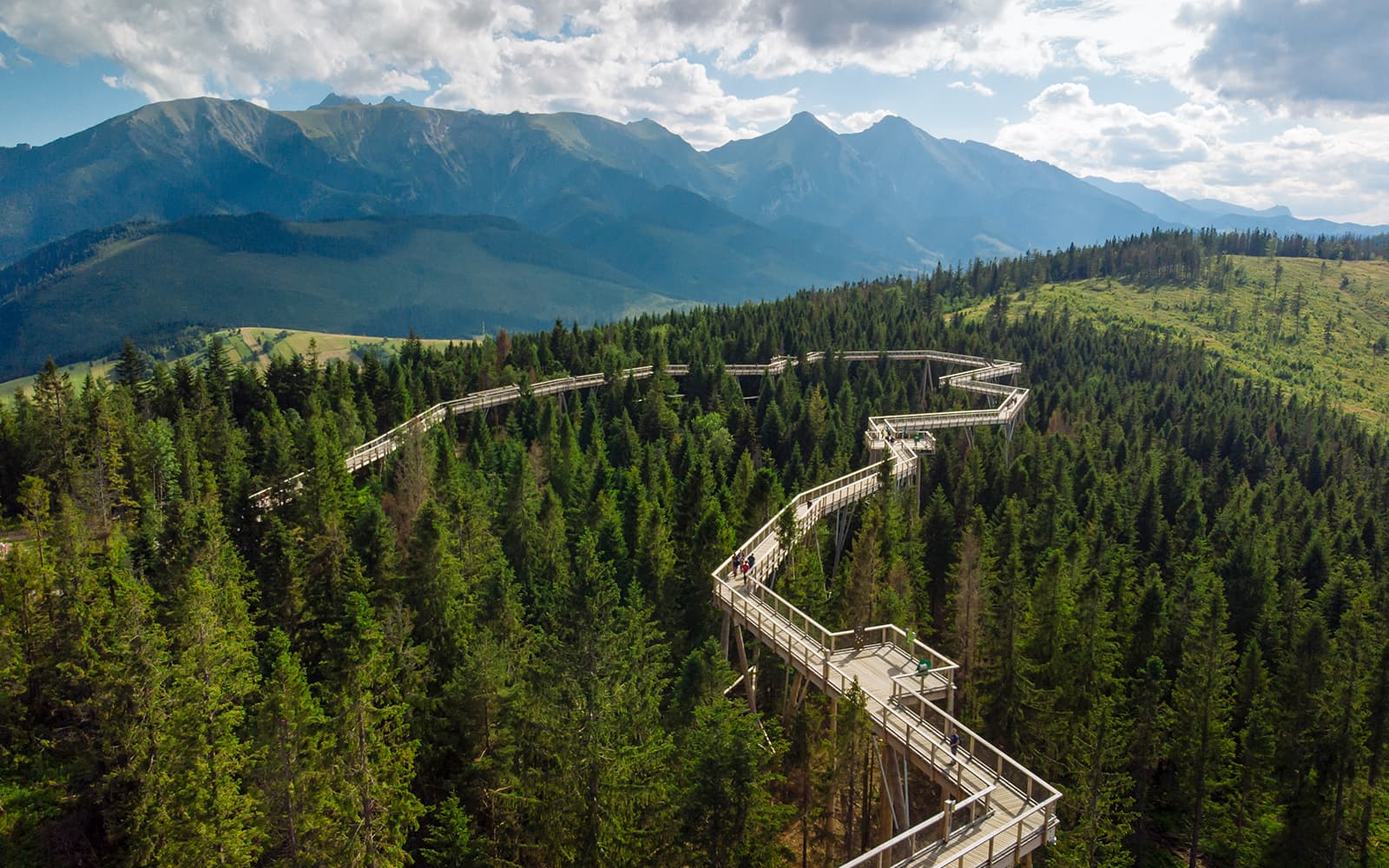 Full-Day Tour of Tatra region with Slovakia Treetop Walk & Dunajec Rafting