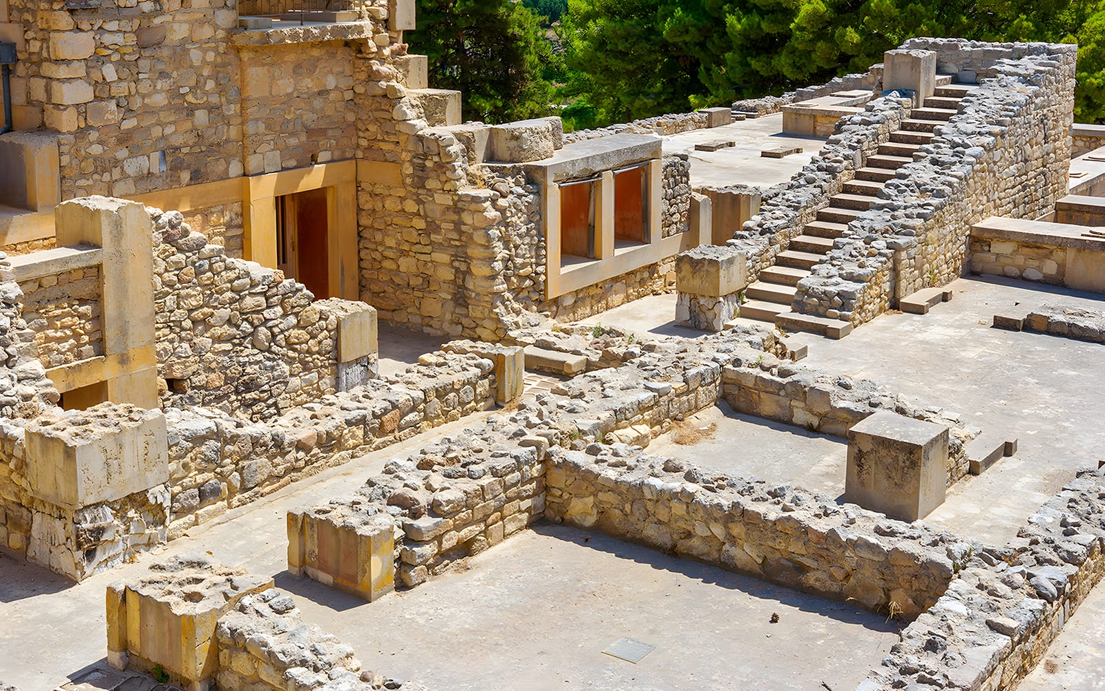 Knossos Palace Small Group Guided Tour with Entry Tickets in Heraklion - Highlights | TickYourList