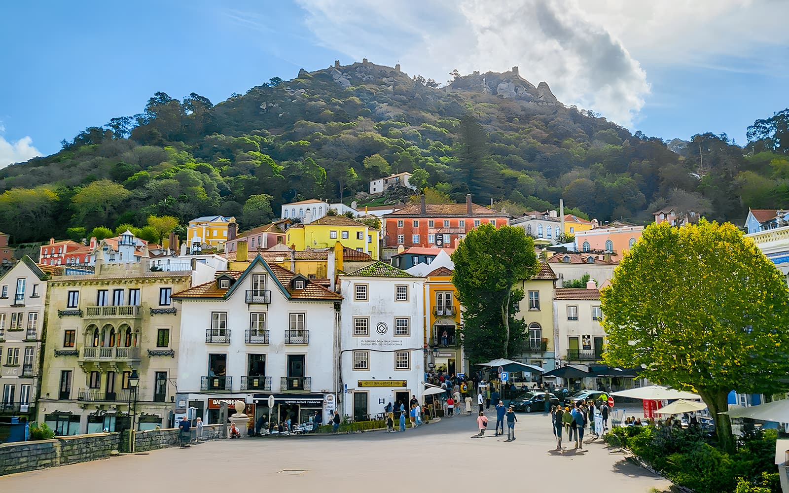 From Lisbon: Sintra, Pena Palace & Quinta da Regaleira Full-Day Trip