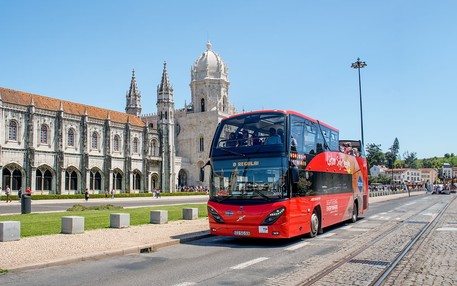 Lisbon Sightseeing: Hop-on Hop-off Bus with Optional Boat Tour