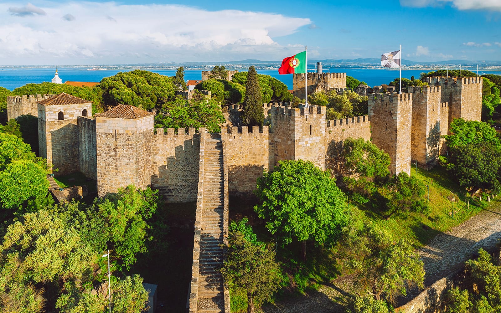 Lisbon Card: Access to São Jorge Castle & 50+ Attractions tickets in Lisbon - Attractions | TickYourList