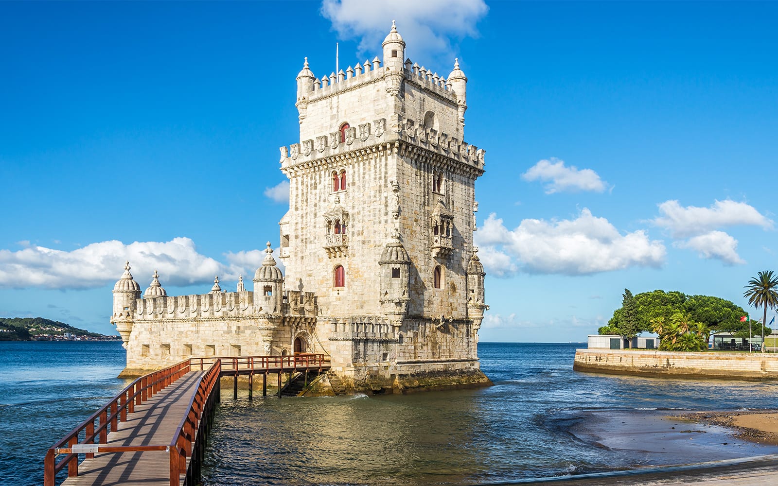 Lisbon Card: Access to São Jorge Castle & 50+ Attractions tickets in Lisbon - Activities | TickYourList