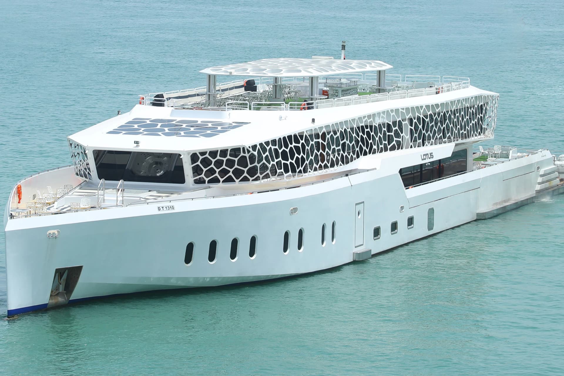 Luxury mega yacht cruise in Dubai Marina