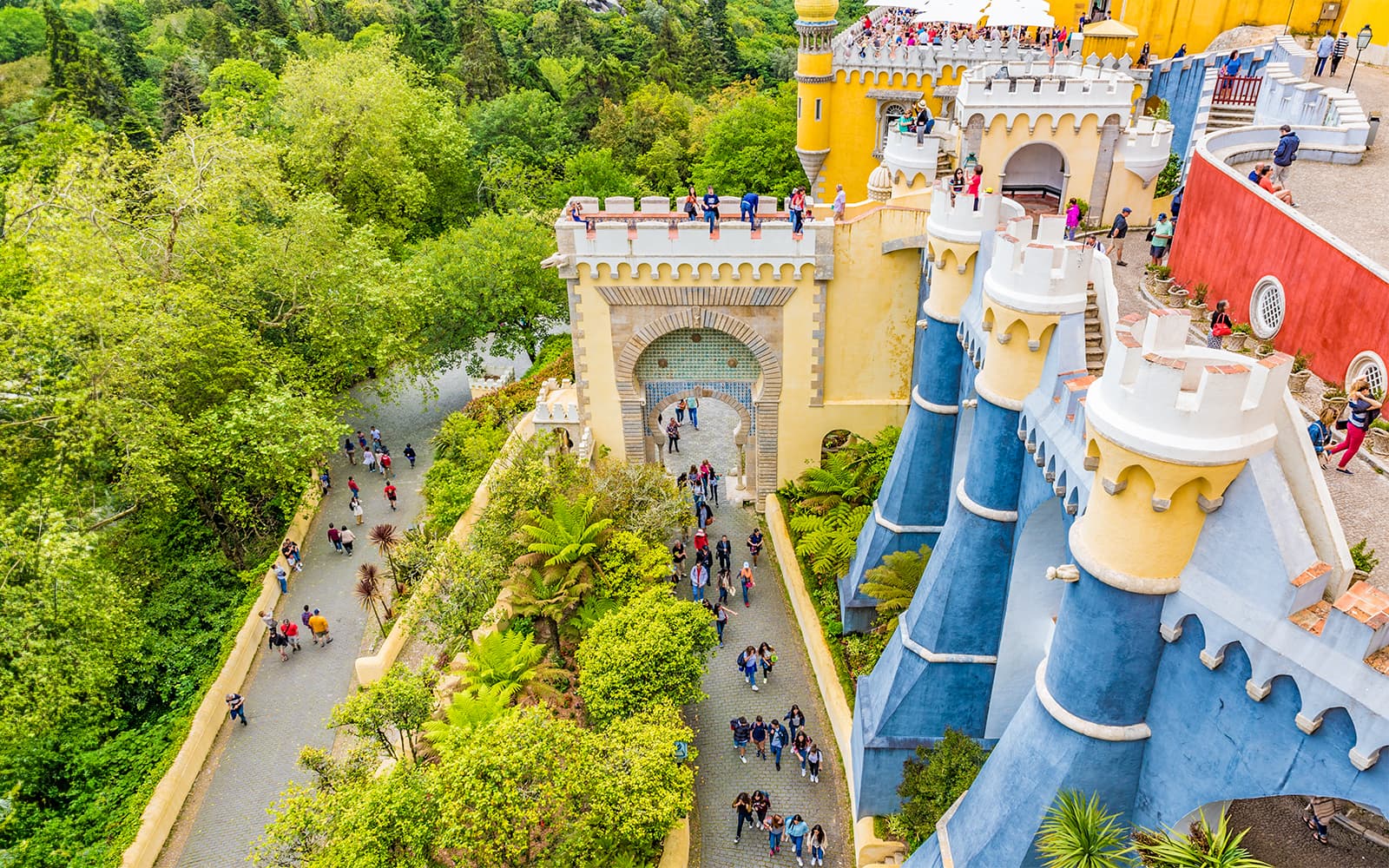 Combo: Lisbon Card + Pena Palace Tickets in Lisbon - Features | TickYourList
