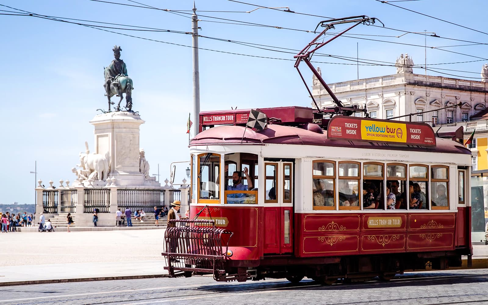Yellow Bus: Lisbon Hop-on Hop-off Bus Tour with Tramcar Tour tickets in Lisbon - Features | TickYourList