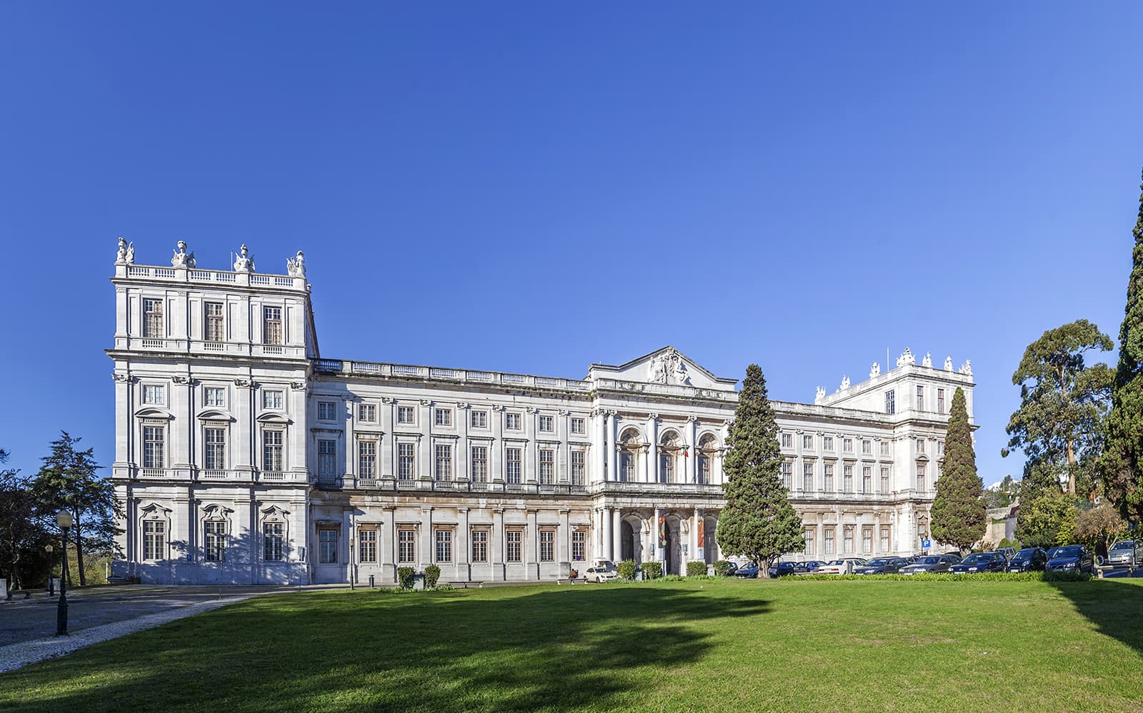 Classic Half-Day Guided Tour of Lisbon tickets in Lisbon - Features | TickYourList