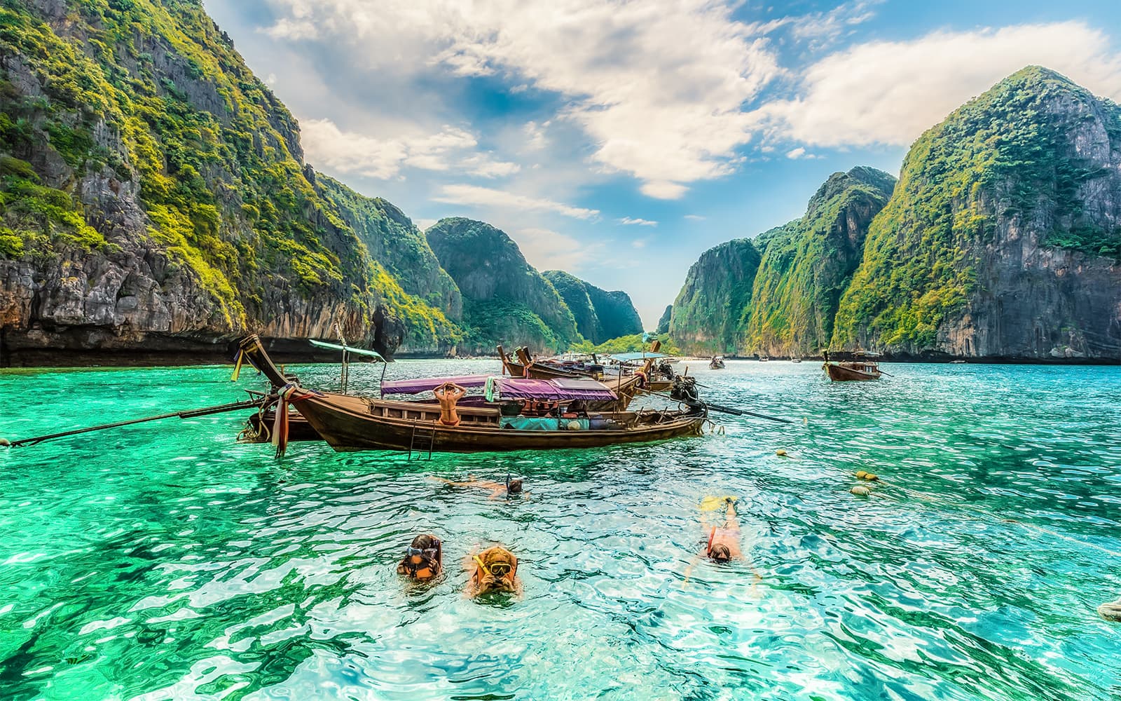 From Krabi: Phi Phi & 4 Islands Early Bird Tour by Speedboat tickets in Krabi - Features | TickYourList