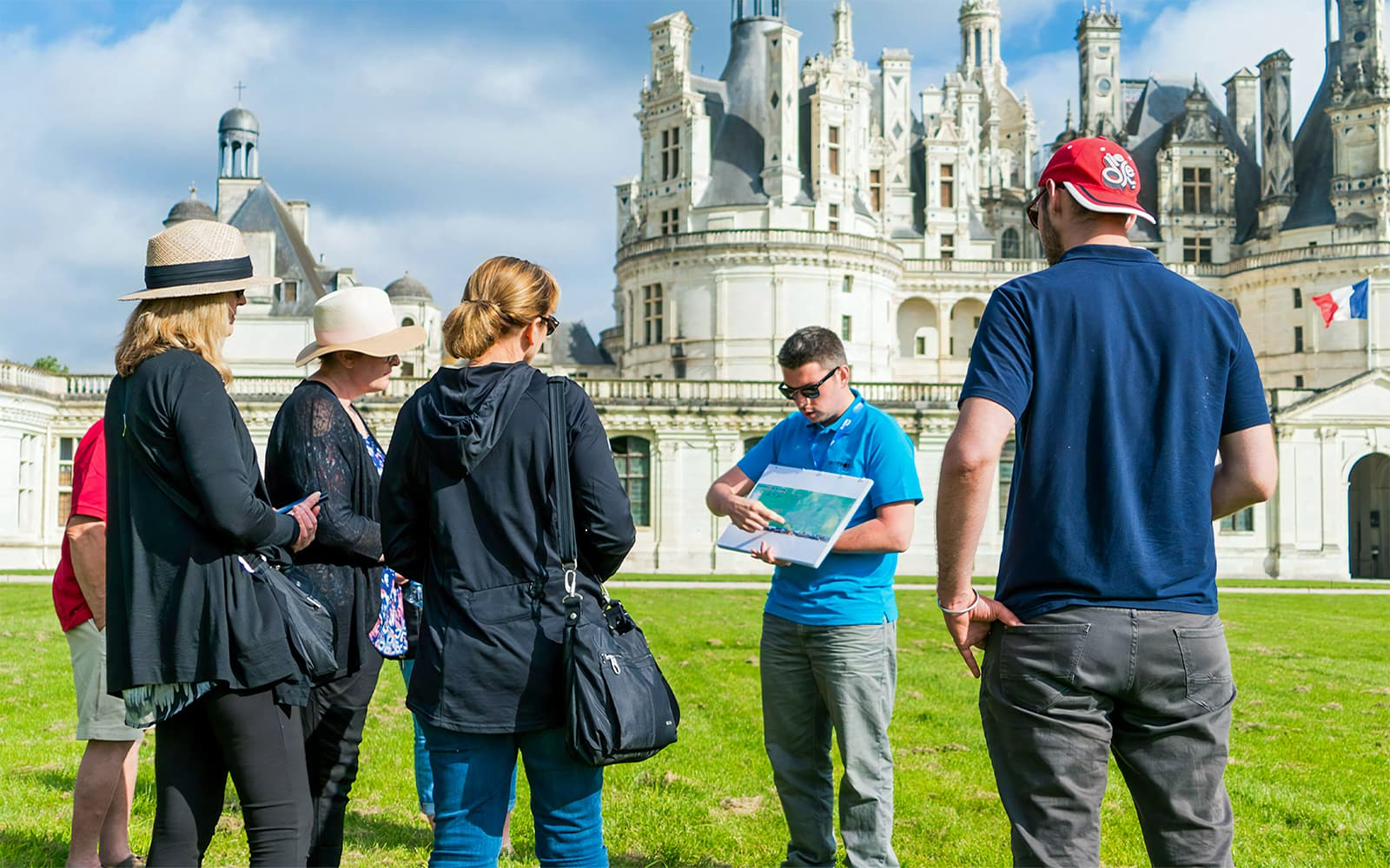 From Paris: Chambord & Chenonceau Castles Guided Tour + Wine Tasting