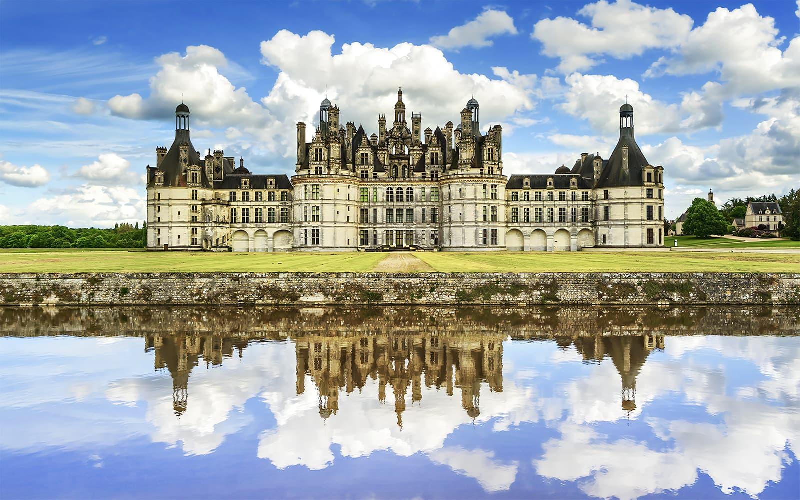 From Paris: Chambord & Chenonceau Castles Guided Tour + Wine Tasting tickets in Loire Valley - Attractions | TickYourList