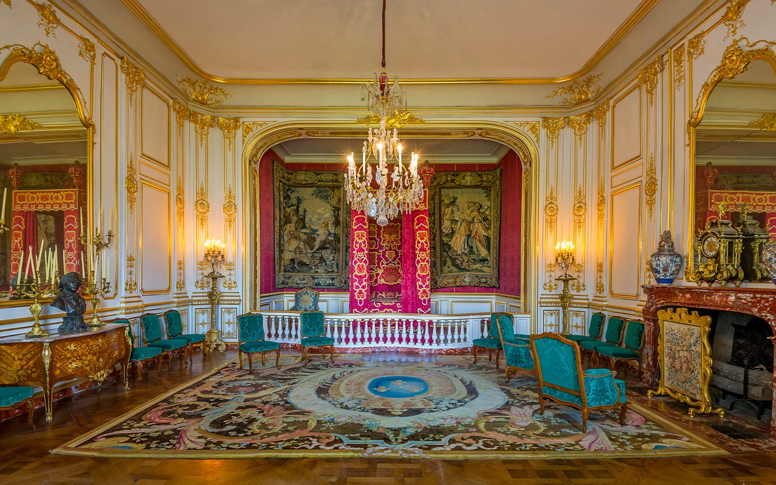 Combo (Save 15%): Royal Blois Castle + Chambord Castle + Clos Lucé Castle Skip-the-Line Tickets in Loire Valley - Highlights | TickYourList