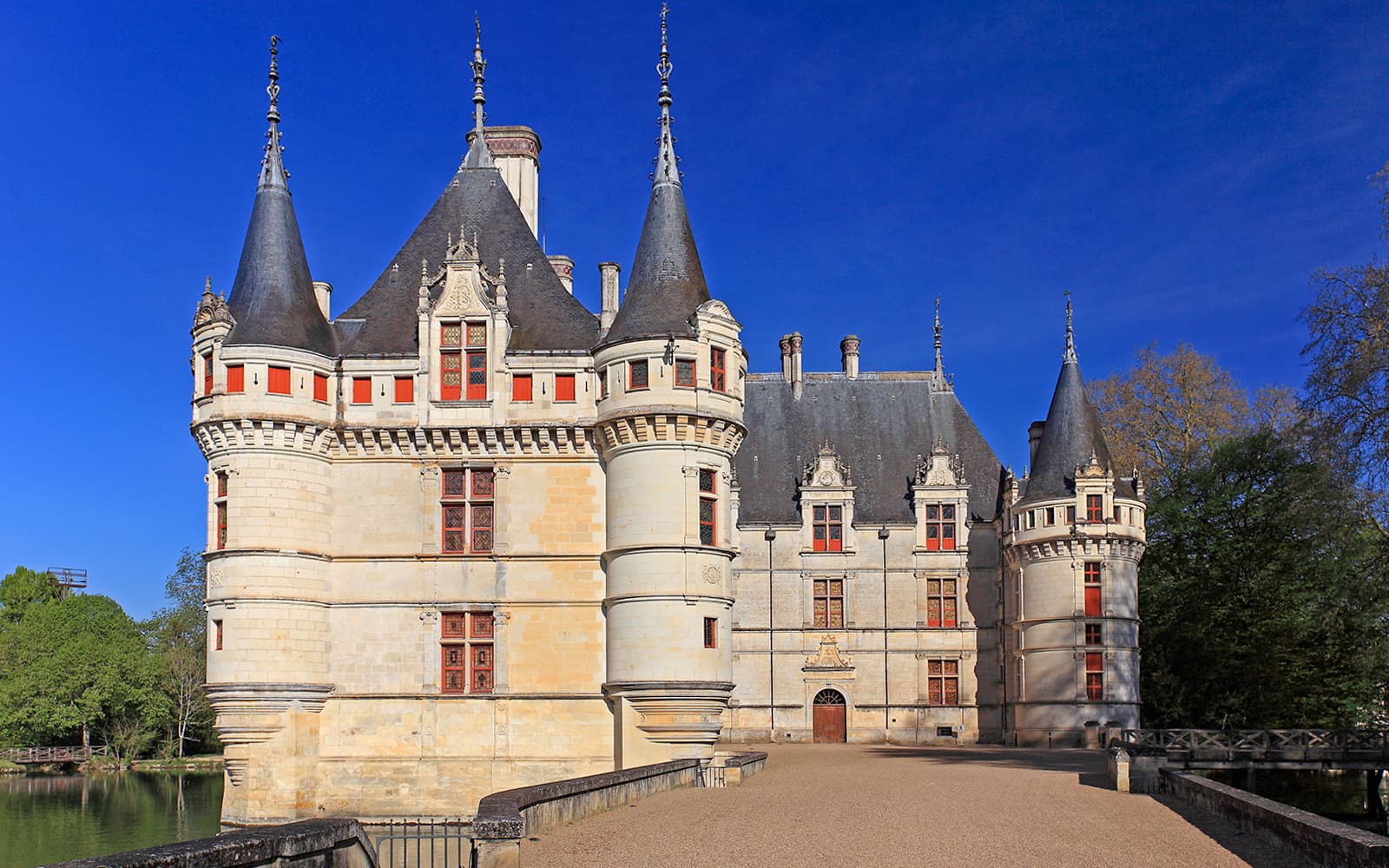 Combo (Save 6%): Chenonceau & Azay-le-Rideau Castle Tickets in Loire Valley - Features | TickYourList