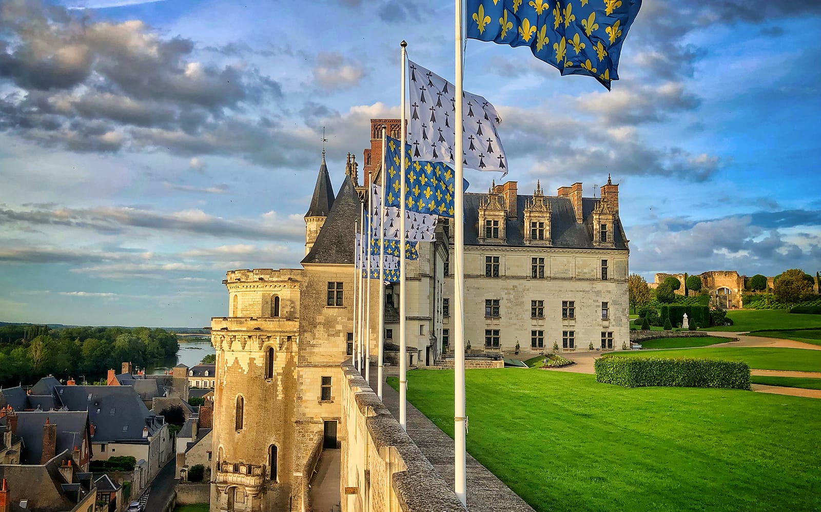 Combo (Save 7%): Royal Blois + Royal Amboise + Clos Lucé Castle Tickets in Loire Valley - Features | TickYourList