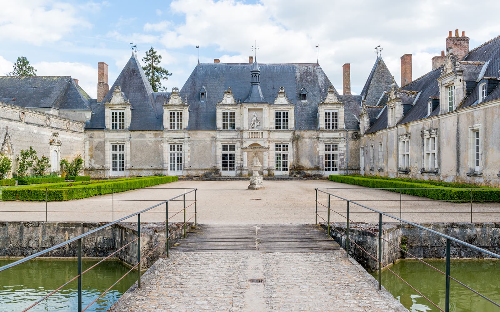 From Tours or Amboise: Chambord E-bike Guided Tour tickets in Loire Valley - Features | TickYourList