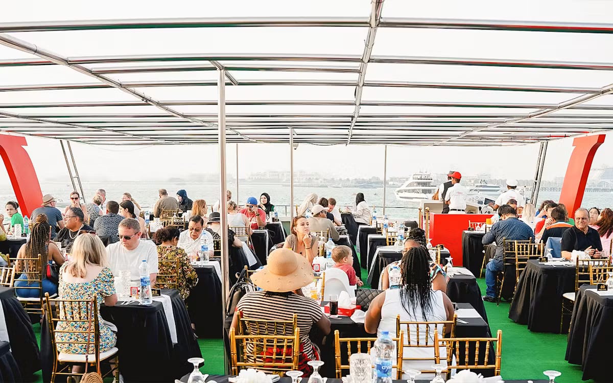 3458364de5fabfe77b04affde012a1df-2407-dubai-sunset-cruise-in-dubai-marina-with-buffet-dinner-03.avif
