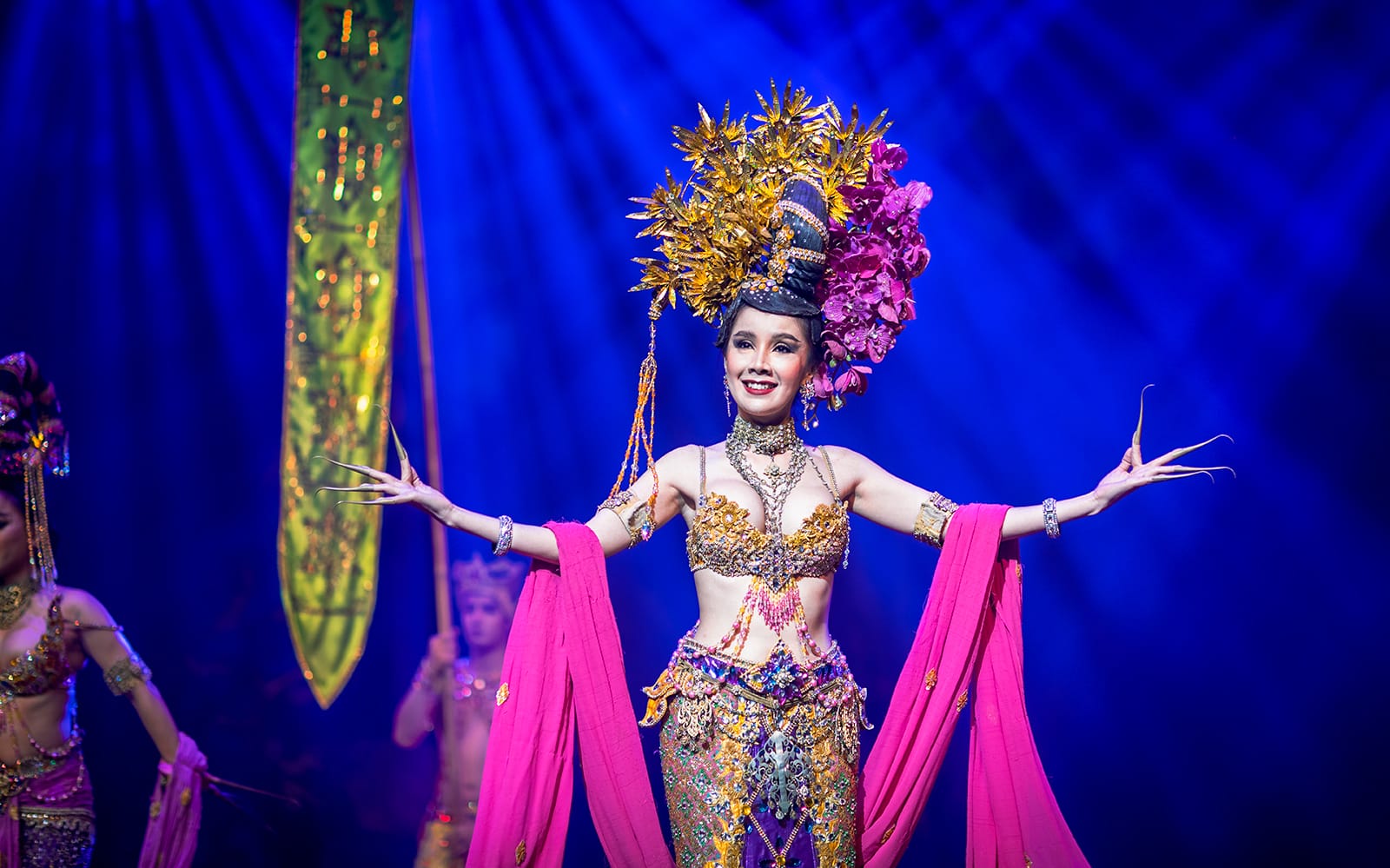 81b8385e-1272-433b-aaad-d2c0b39543c4-19181-pattaya-alcazar-cabaret-show-pattaya-01.jpg