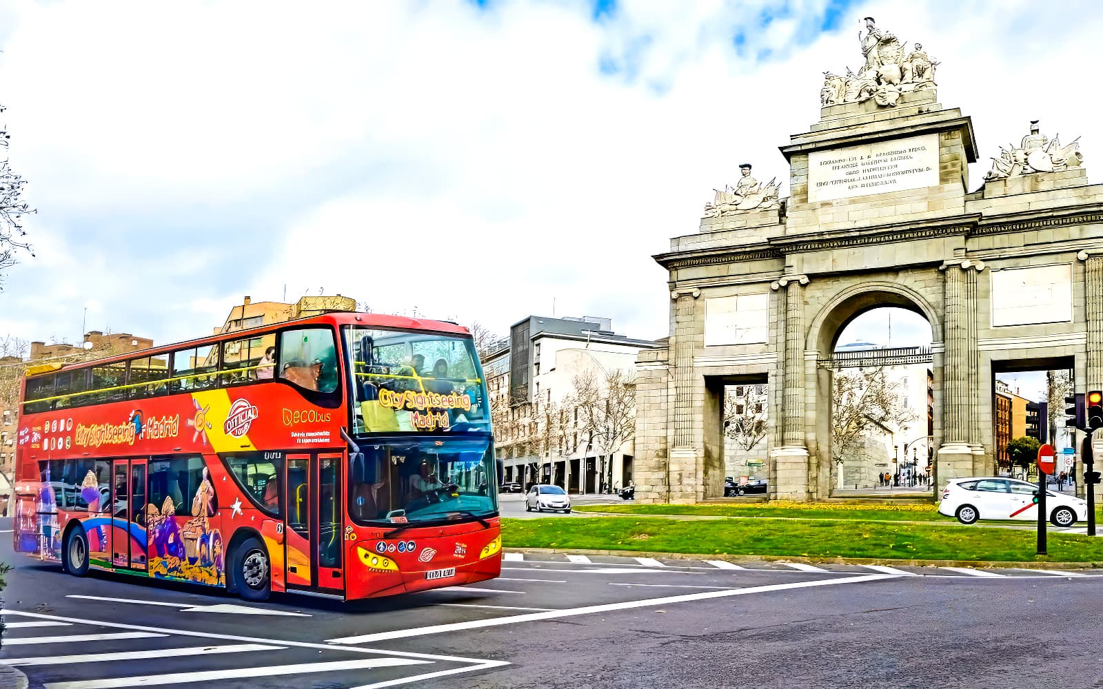 City Sightseeing: Madrid Panoramic Bus Tour tickets in Madrid - Features | TickYourList
