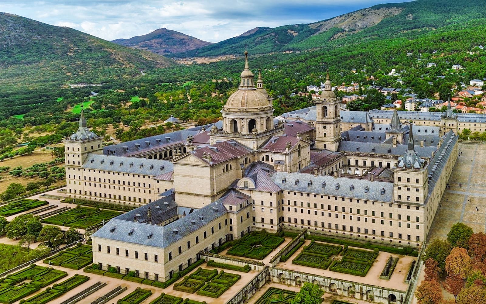 From Madrid: El Escorial, Valley of the Fallen, and Segovia Day Trip