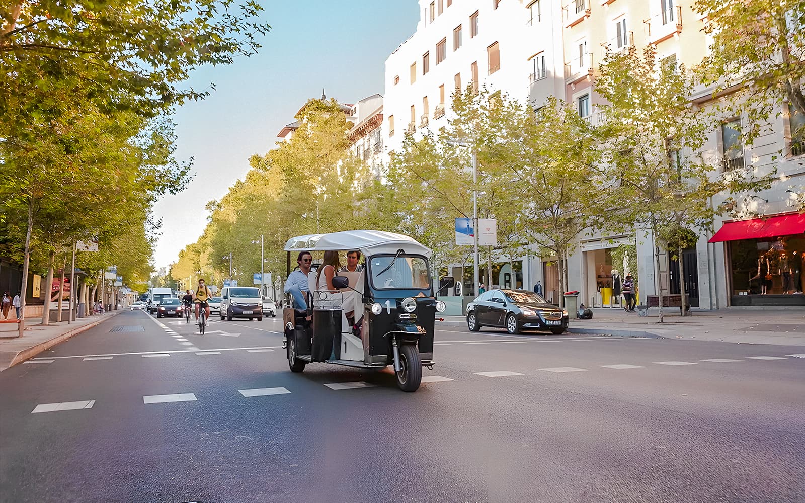 4-hour Expert Plus Madrid Tuk-Tuk Tour