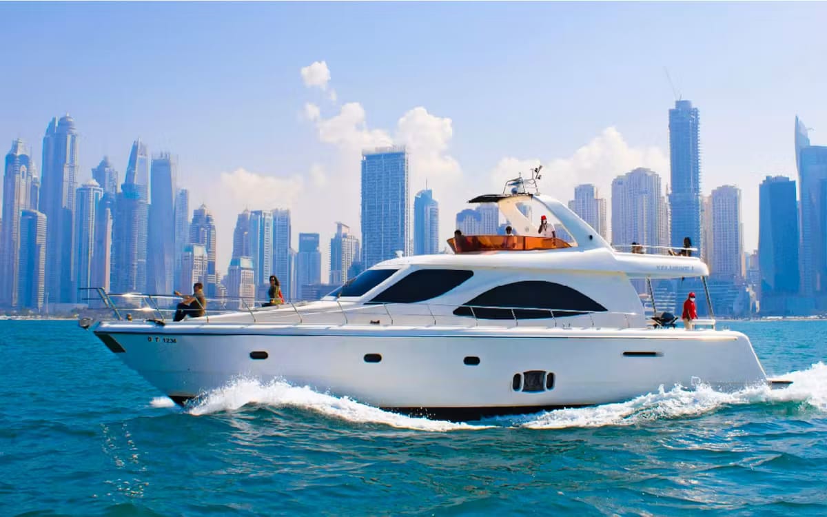1e2fa2de6759b0d887fa902b3c79047b-9181-dubai-luxury-shared-yacht-tour-02.avif