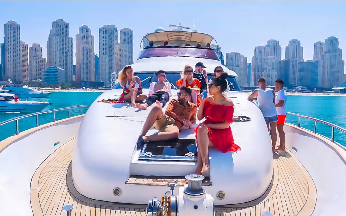 41152655dca49699e22c6252be3acc2f-9181-dubai-luxury-shared-yacht-tour-01.avif