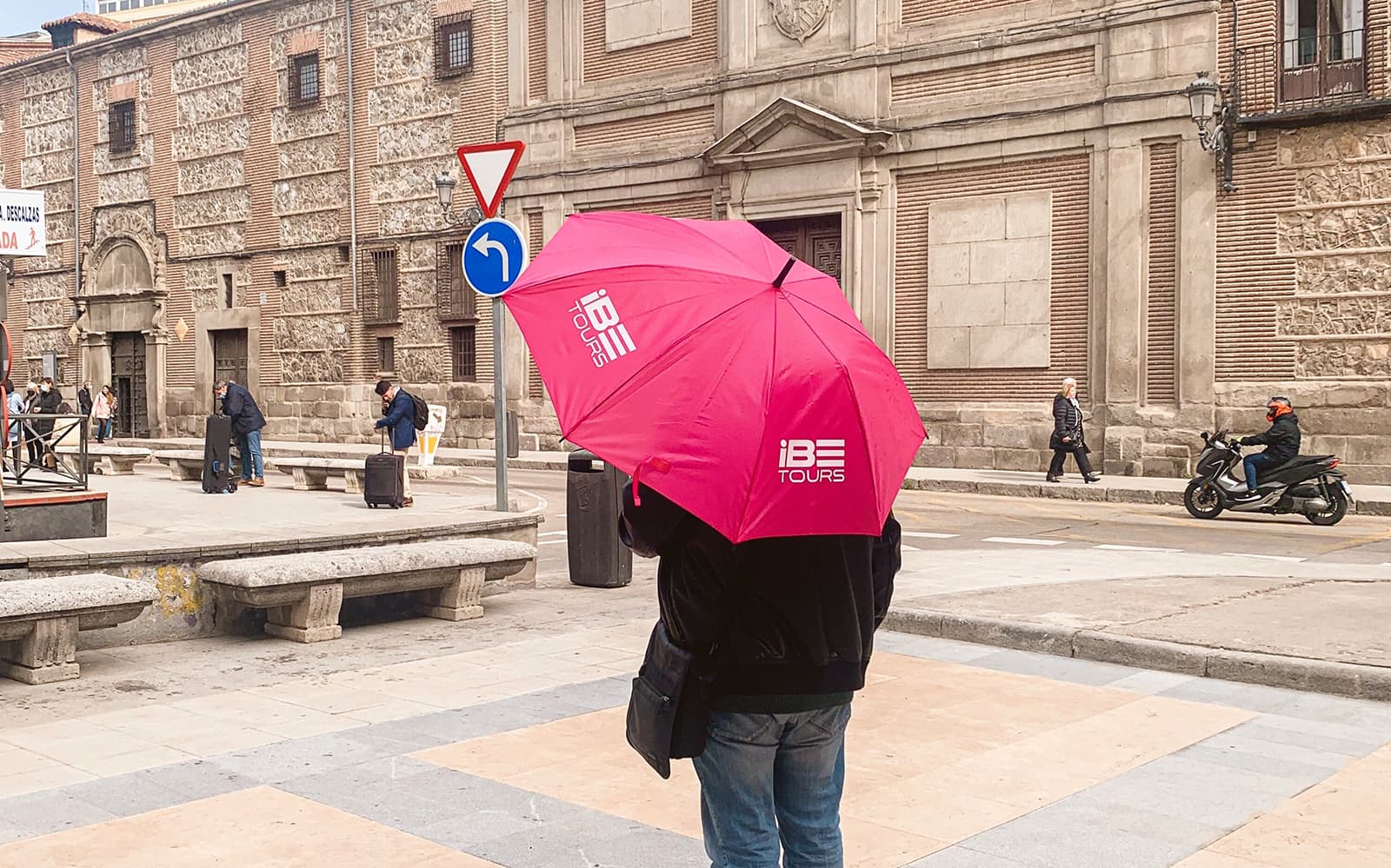 Guided Tour Monasterio de las Descalzas: stories and legends