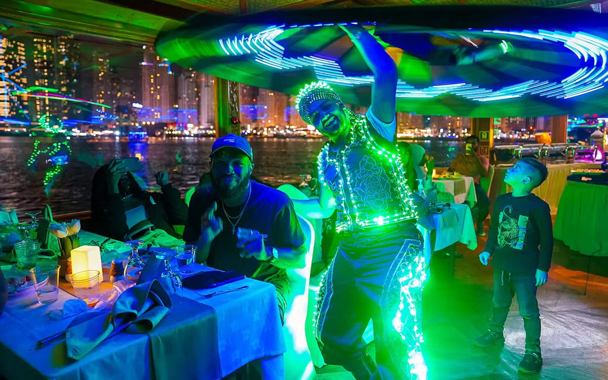 b000d33d9c6854c60b820d9b409c4483-2325-dubai-dhow-dinner-cruise-with-live-entertainment-in-dubai-creek-and-the-open-seas-05.avif