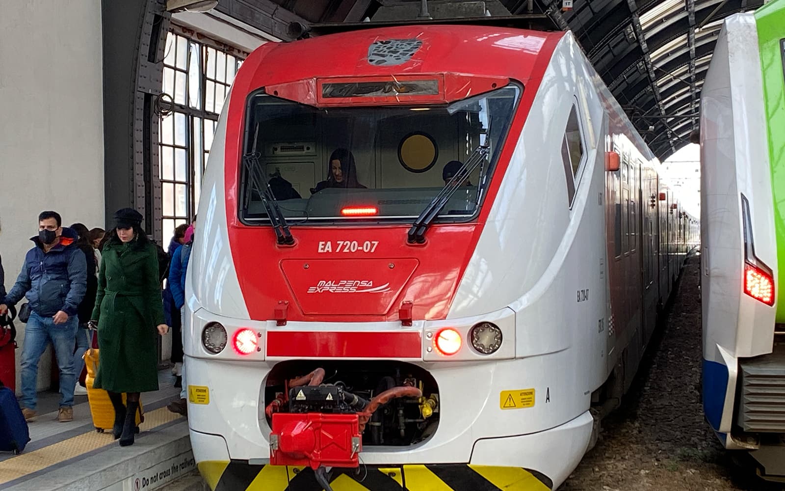 Malpensa Express: One-Way Train Transfers between Malpensa Airport T1/T2 and Central/Cadorna Station tickets in Milan - Attractions | TickYourList