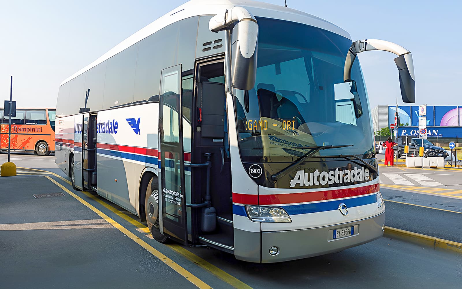 Bus Transfers: Milan Malpensa Airport to/from Milan Center by Autostradale tickets in Milan - Activities | TickYourList
