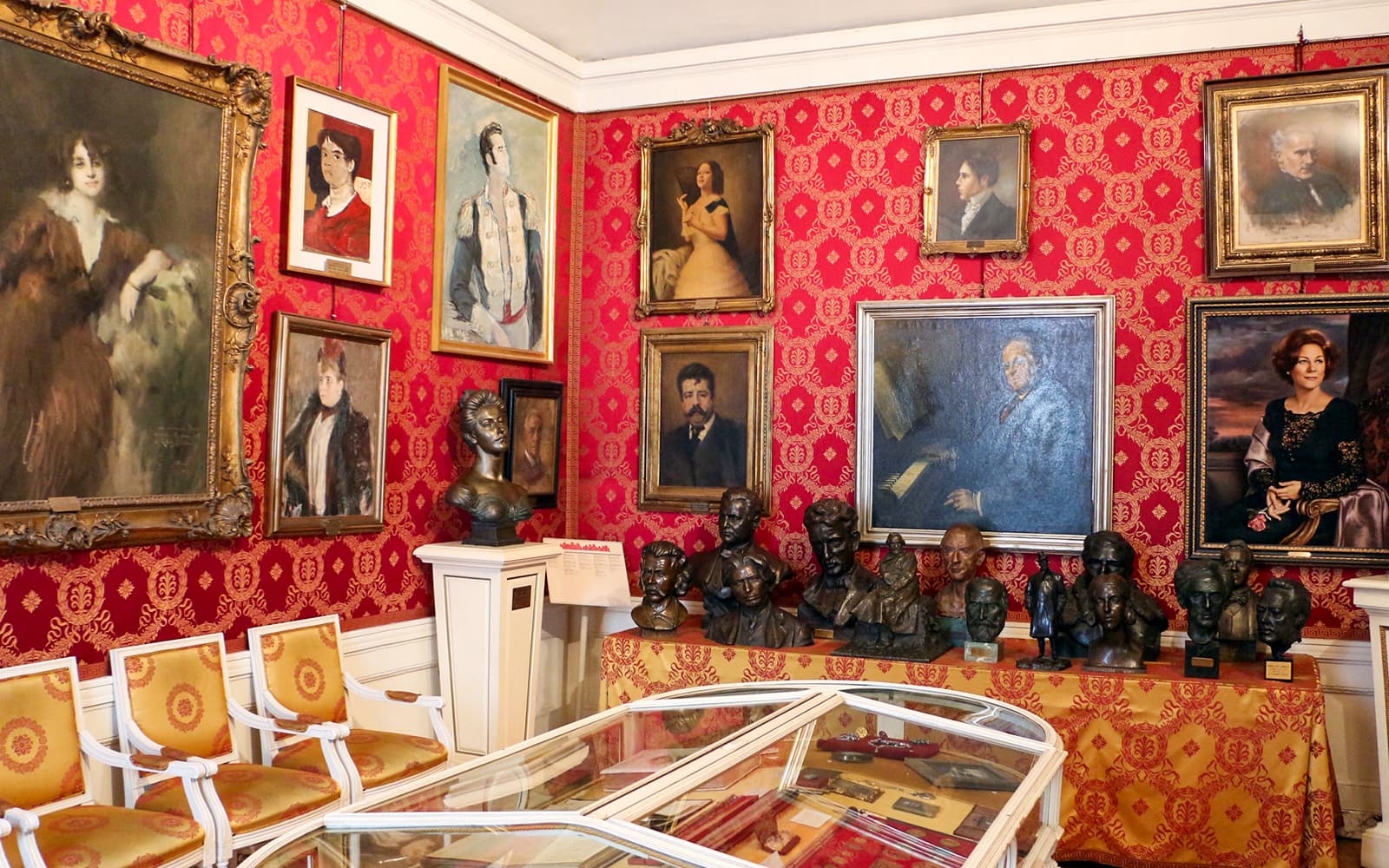 Skip-the-Line Entry & Guided Tour of La Scala Theatre tickets in Milan - Features | TickYourList