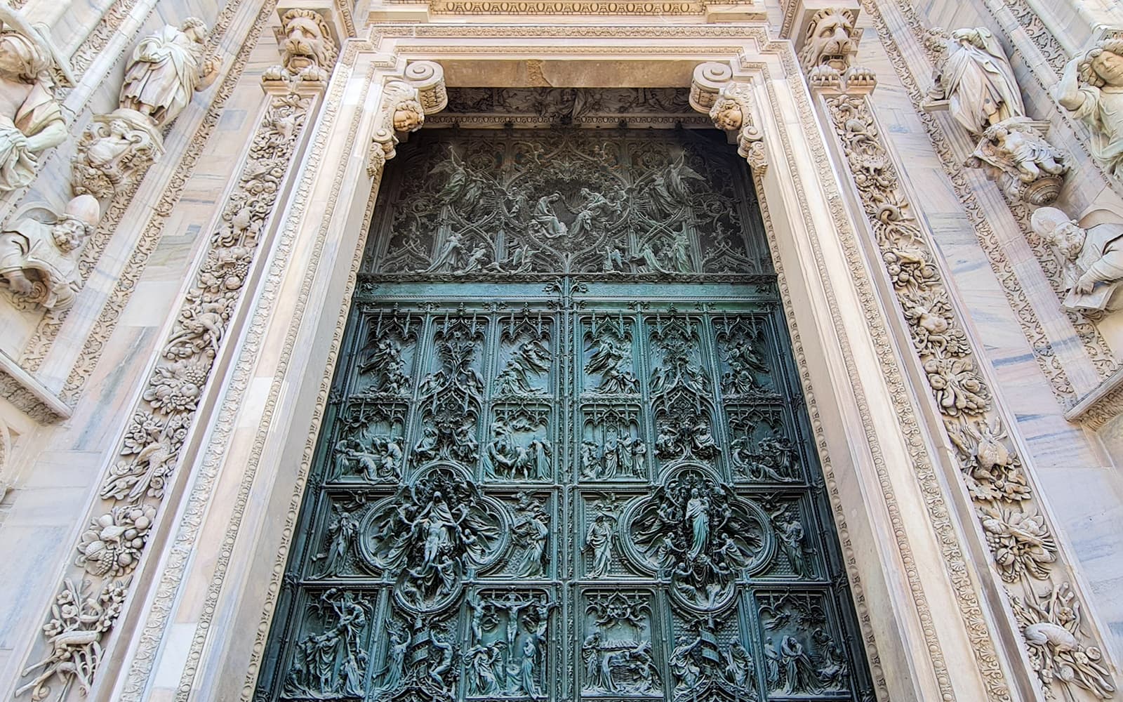 Combo: La Scala Theater + Milan Cathedral Skip-the-Line Guided Tour tickets in Milan - Features | TickYourList
