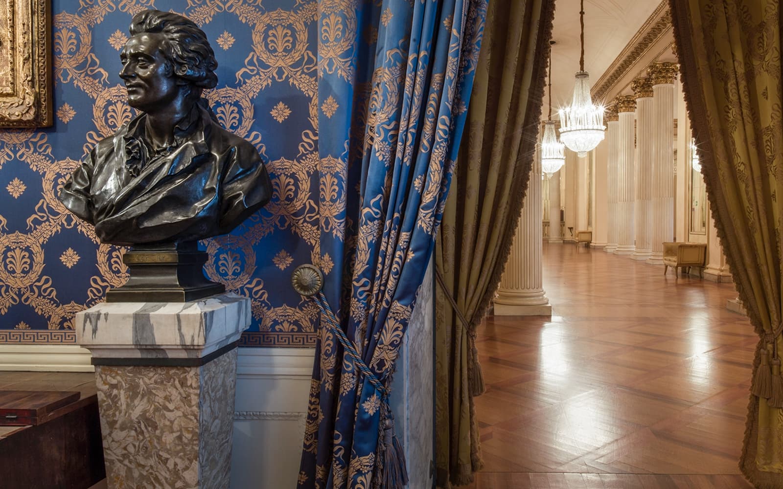Walking Tour of Milan with Guided Tour of Duomo Cathedral & La Scala Theatre tickets in Milan - Features | TickYourList