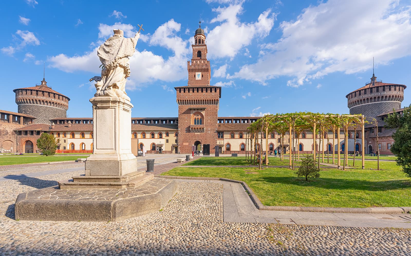 Sforza Castle and Michelangelo's Pietà Rondanini Guided Tour tickets in Milan - Features | TickYourList