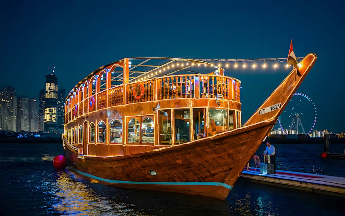 f6b7226ce16eed8208a94072f04bb1df-23371-dubai-2-hour-dhow-cruise-in-dubai-marina-with-transfers---dinner-02.avif