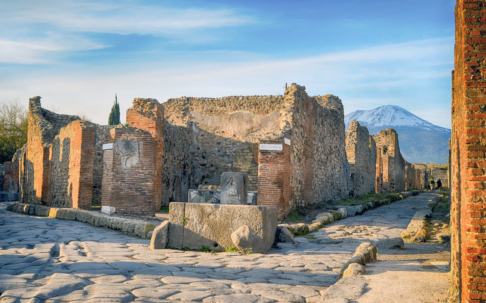 Pompeii Skip-the-Line Tickets with a Guidebook in Naples - Features | TickYourList