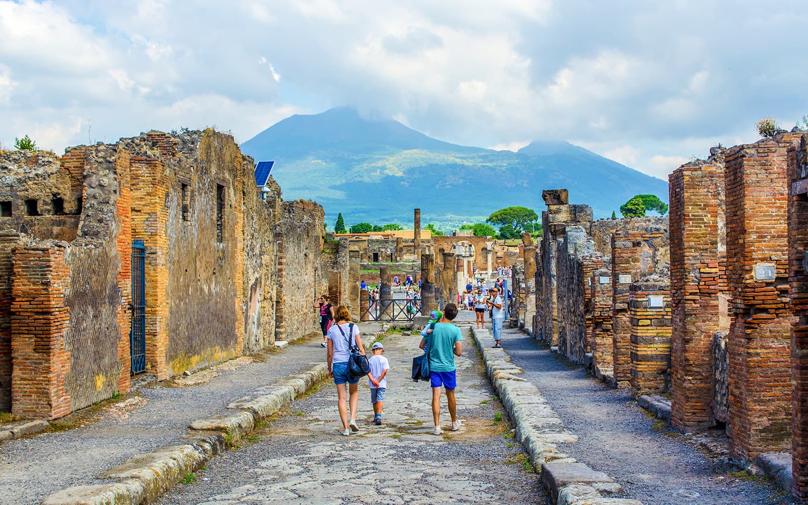 Full-Day Tour of Naples and Pompeii with Optional Guide
