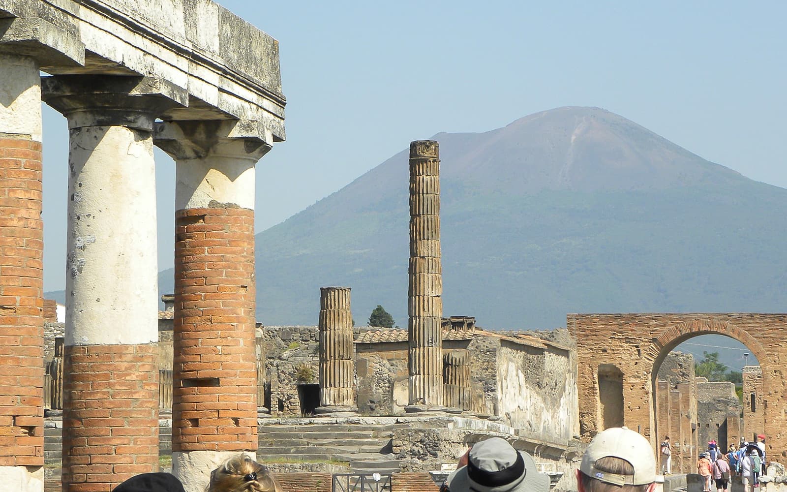 Guided Tour of Pompeii and Naples with Transfers from Rome